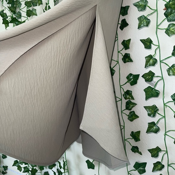 This is a long skirt  it’s a beautiful olive green in sizes M - Picture 3 of 5